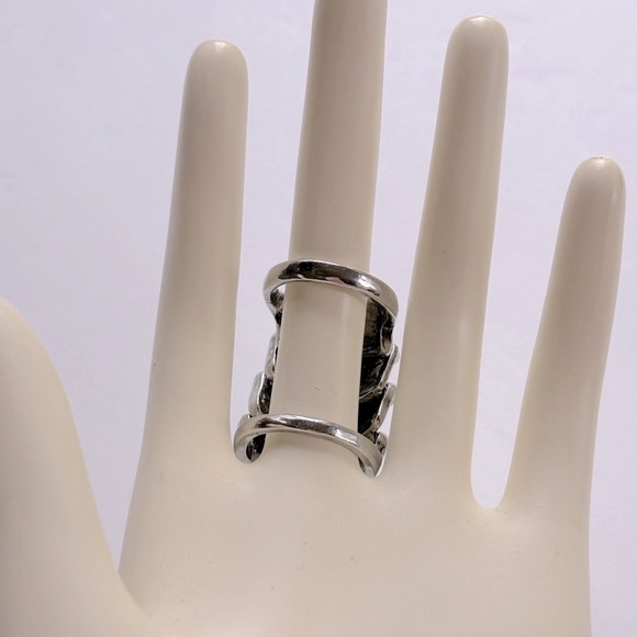 Armor Shield Knuckle Finger Ring in Silver - Picture 11 of 11